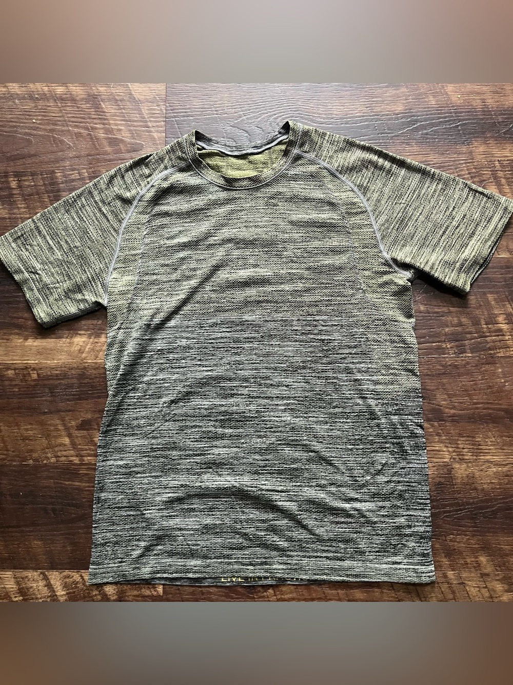 Lululemon Athletica metal vent tech contrast green gray athletic shirt M *read*